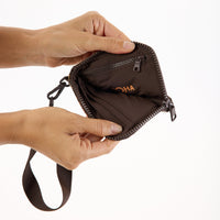 Shoreline Go To Wristlet Coconut