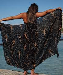 Kalo Pareo Gold on Black