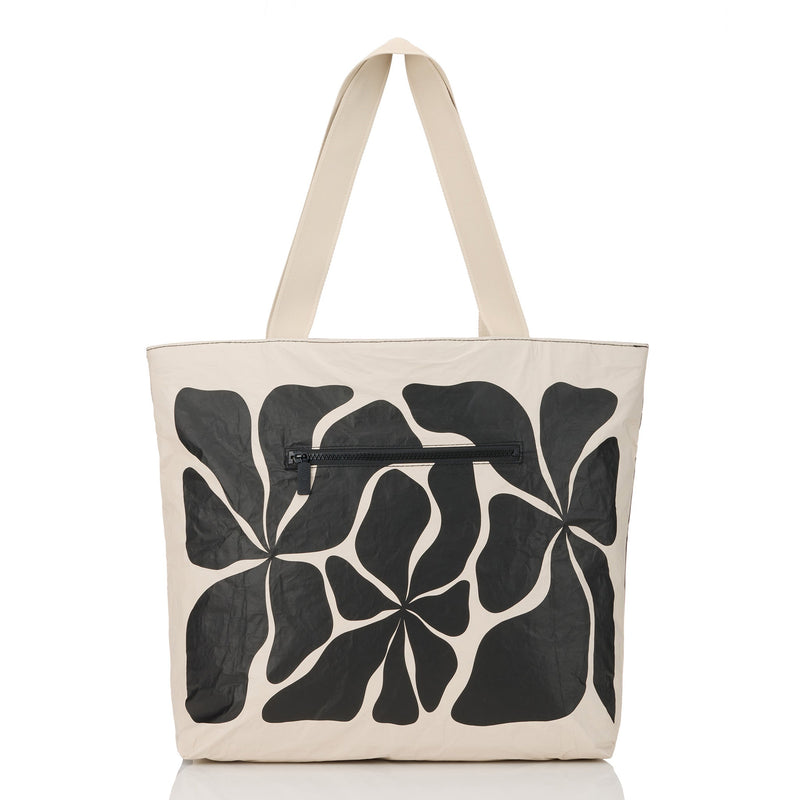 Wavy Day Tripper Black on Sandstone