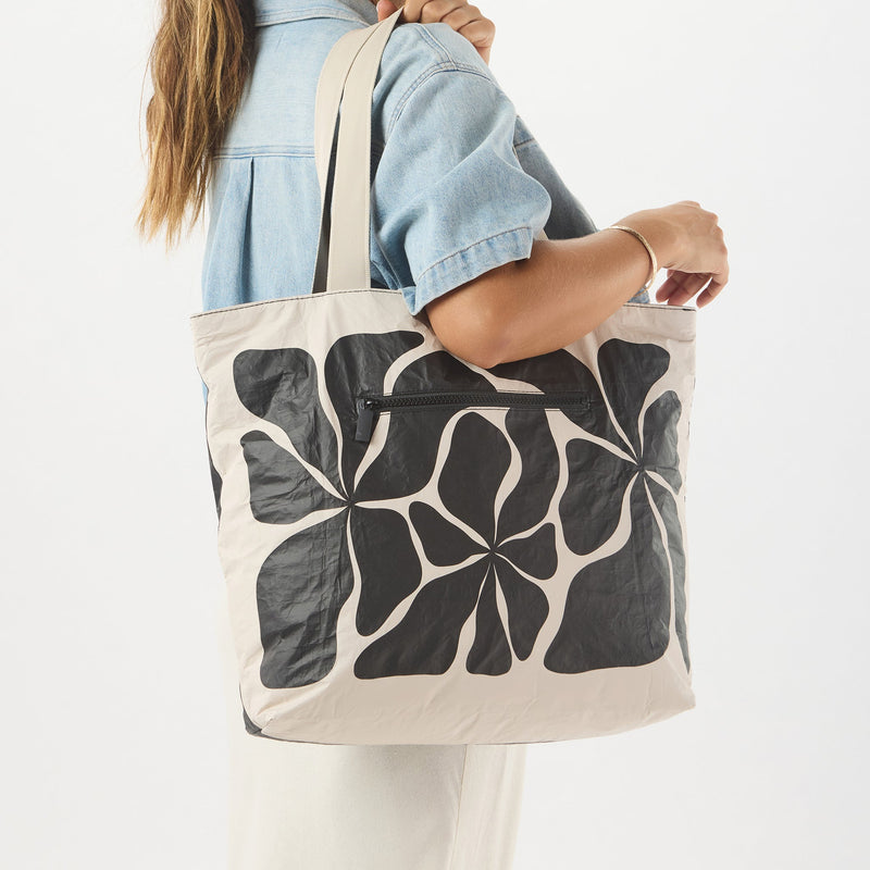 Wavy Day Tripper Black on Sandstone