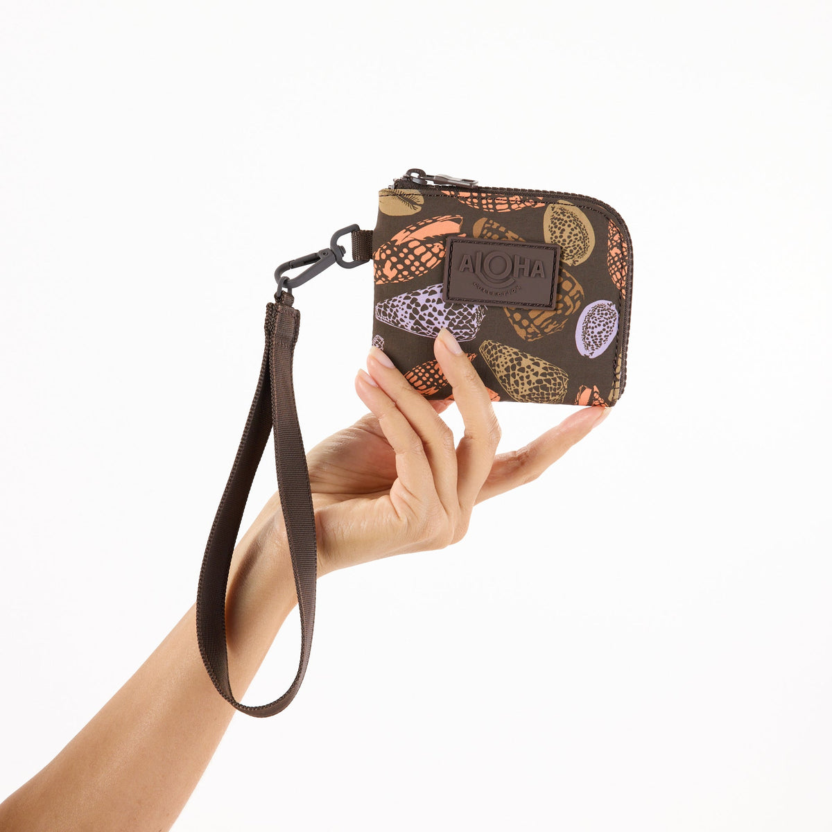 Shoreline Go To Wristlet Coconut