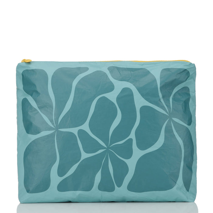 Wavy Max Pouch Atlantic on Tide