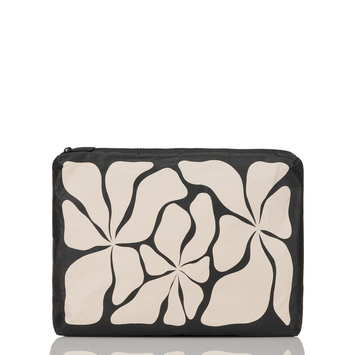 Wavy Mid Pouch Black on Sandstone