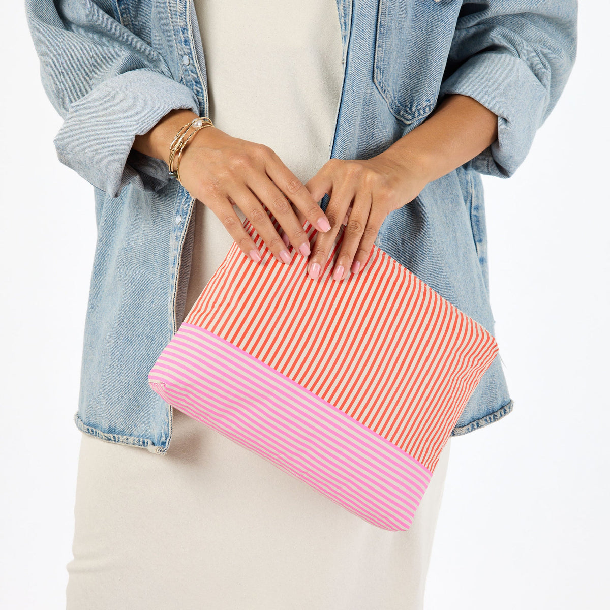 Salina Mid Pouch Fruit Punch on Sandstone