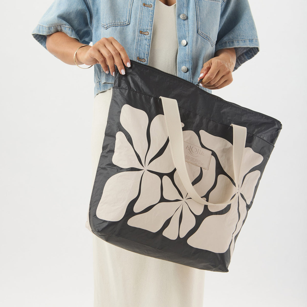 Wavy Day Tripper Black on Sandstone