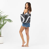 Puakenikeni Reversible Tote White/Black