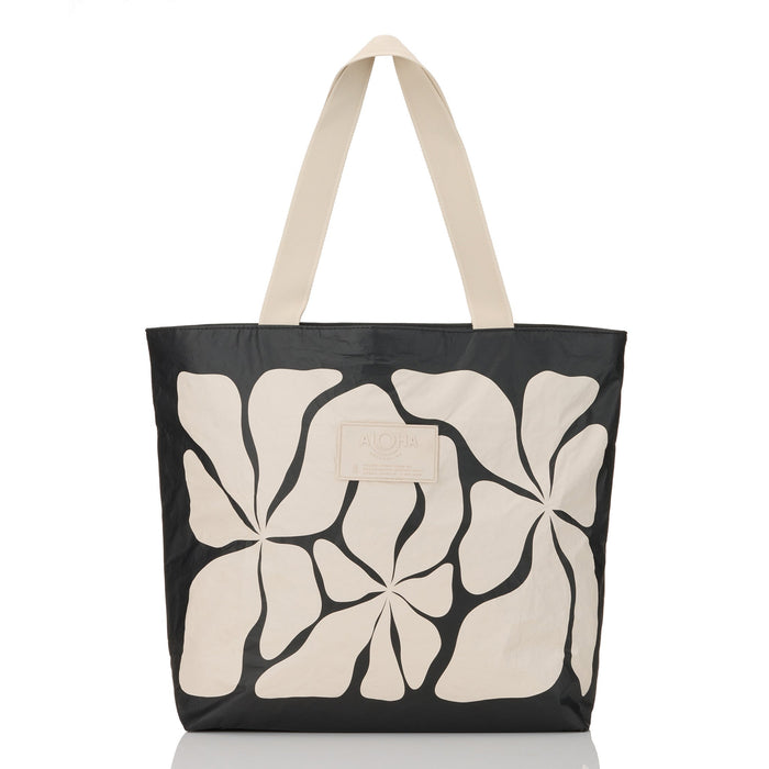 Wavy Day Tripper Black on Sandstone
