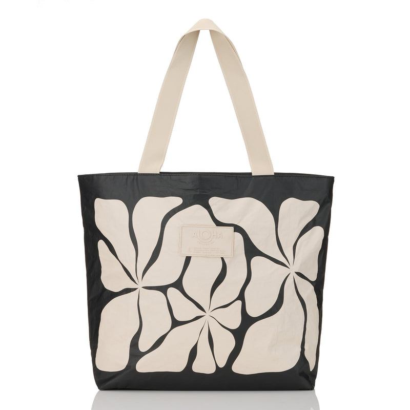 Wavy Day Tripper Black on Sandstone