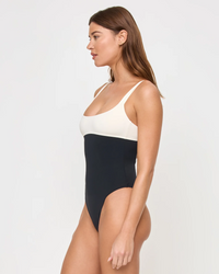 Descanso One Piece Black/Cream