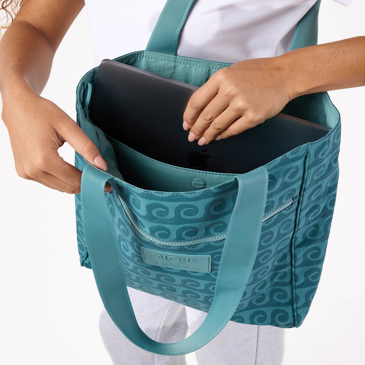 Party Wave Daily Tote Tide