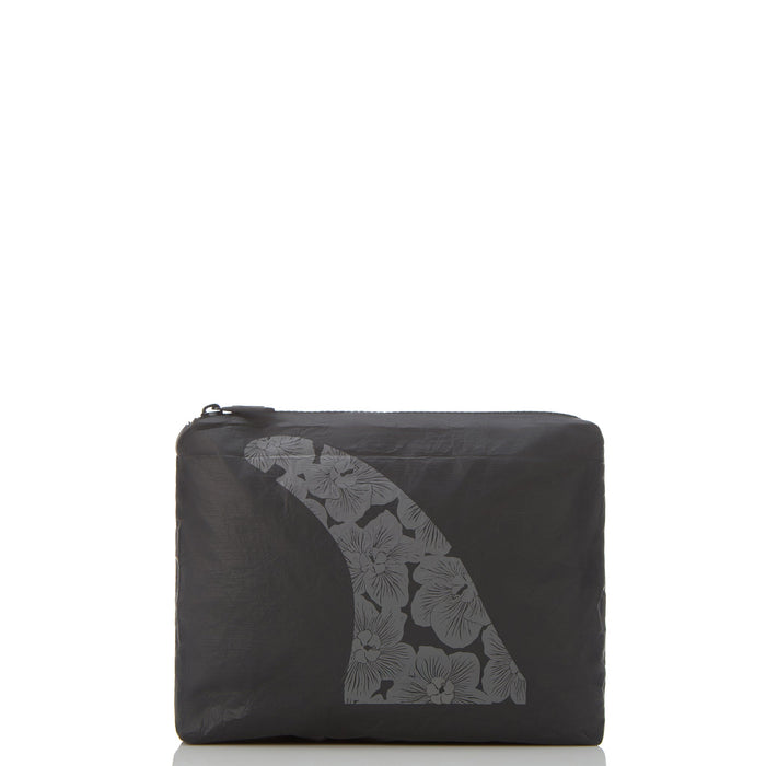 Fin Small Pouch Charcoal on Black