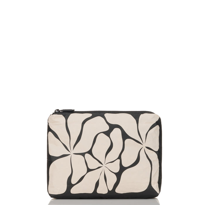 Wavy Pouch Small Black on Sandstone