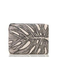 Deliciosa Mid Pouch Black on Sandstone