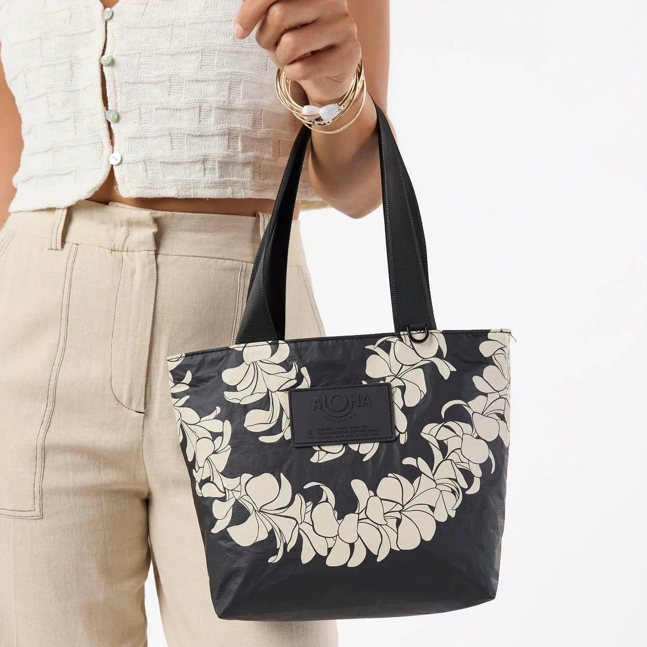 Aloha Collection | Plumeria Lei Mini Tripper | Sandstone on Black