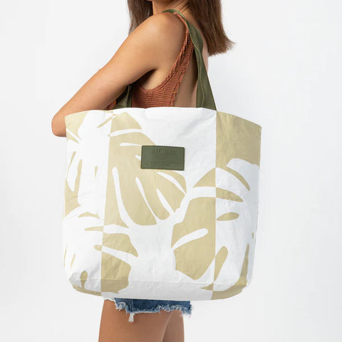 Monstera Shade Mid Pouch Sand